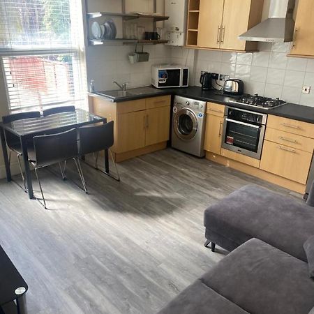 Spacious 4 Bedroom House Near Stokes Croft!! Central!!! Bristol Esterno foto
