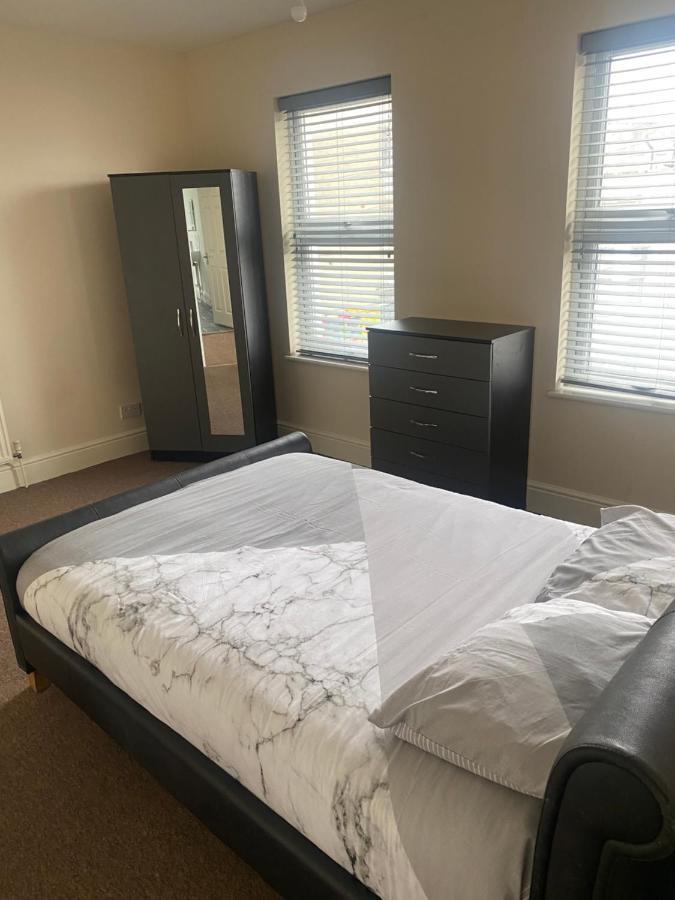 Spacious 4 Bedroom House Near Stokes Croft!! Central!!! Bristol Esterno foto