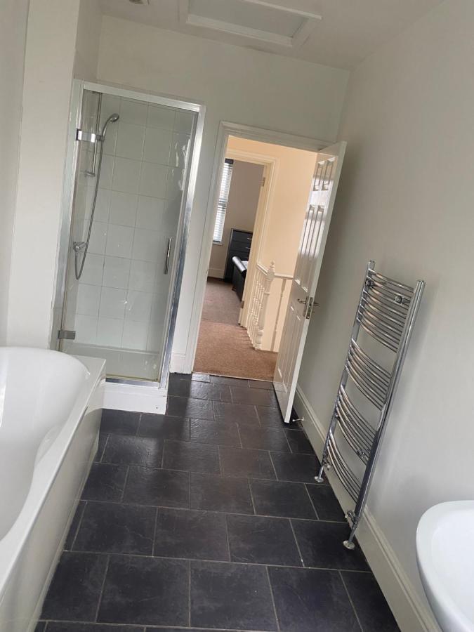 Spacious 4 Bedroom House Near Stokes Croft!! Central!!! Bristol Esterno foto